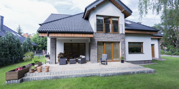 Inversores, Intermediarios, Agentes y Brokers Inmobiliarios en Lleida · Casas de Montaña